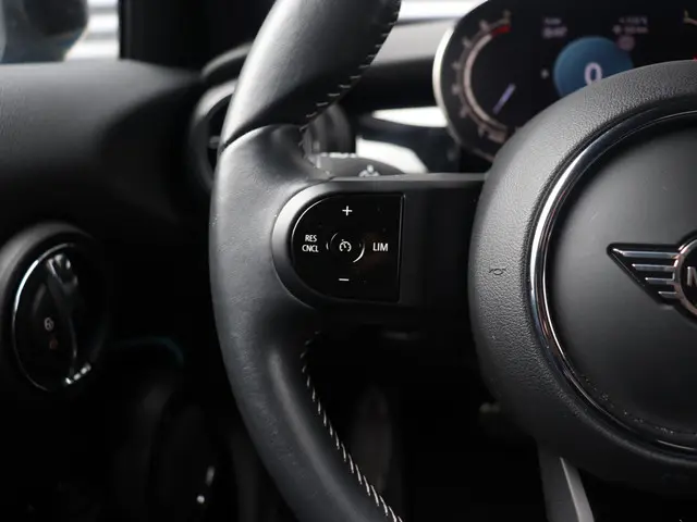 MINI 5-Deurs Cooper 2022 Benzine 16