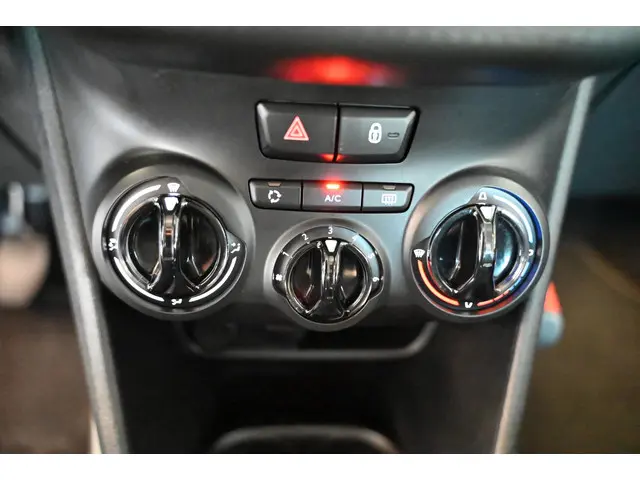 Peugeot 2008 1.2 PureTech Signature 2019 Benzine 21