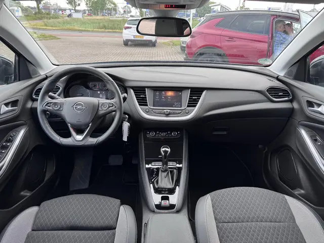 Opel Grandland X 1.2 Turbo 120 Edition 2021 Benzine 31