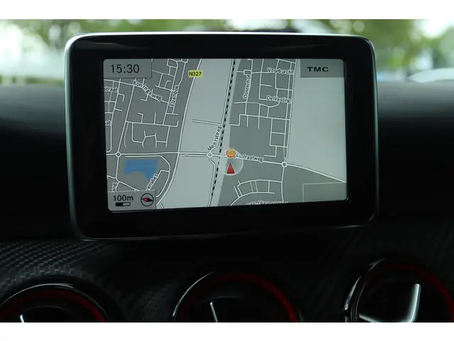 Mercedes-Benz A-Klasse AMG A45 4MATIC 2015 Benzine 29