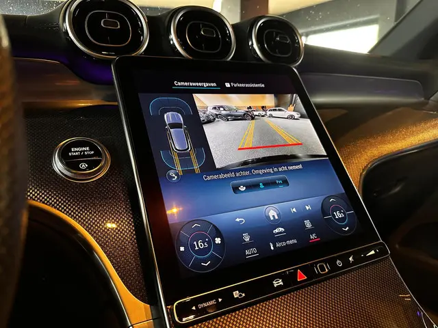 Mercedes-Benz GLC 200 4MATIC AMG Line 2023 Benzine 13