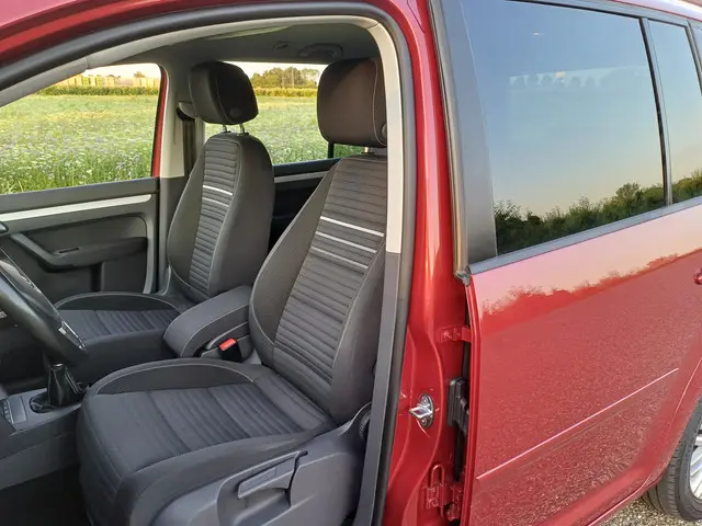 Volkswagen Touran 2