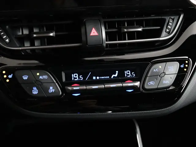 Toyota C-HR 1.8 Hybrid Active 2021 Hybride Benzine 27