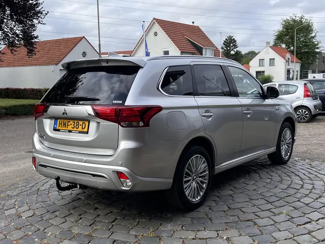 Mitsubishi Outlander 2.4 PHEV Pure+ 2020 Hybride Benzine 4