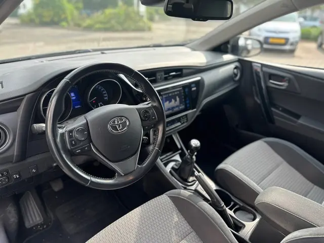 Toyota Auris 1.2T Dynamic 2017 Benzine 8