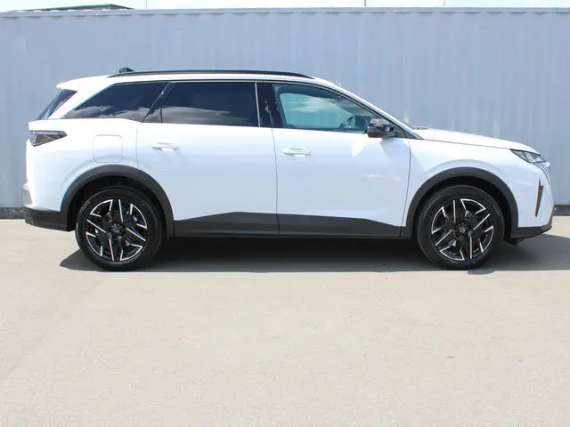 Peugeot 5008 HYBRID 145 ALLURE 2025 Hybride Benzine 8
