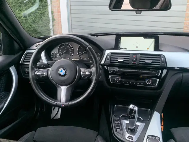 BMW 3 Serie 330e 2016 Hybride Benzine 17