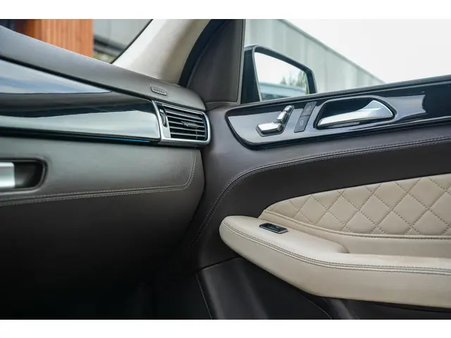 Mercedes-Benz GLS 400 4MATIC 2019 Benzine 27