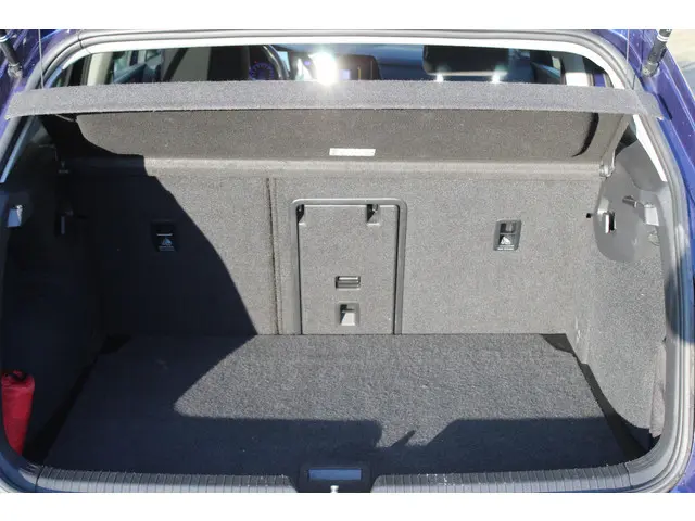 Volkswagen Golf 1.0 TSI Life Business 2022 Benzine 25