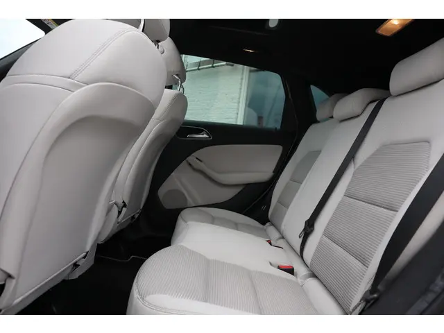 Mercedes-Benz B-Klasse 200 PRESTIGE 2014 Benzine 8