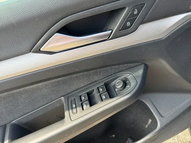 Volkswagen Golf 1.0 TSI Life 2023 Benzine 14