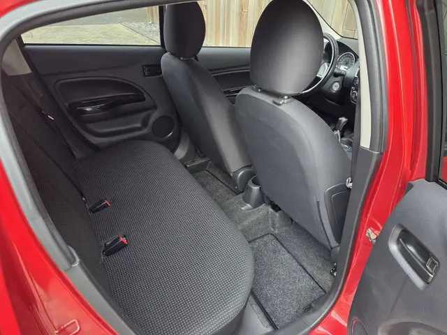 Mitsubishi Space Star 1.0 Bright 2015 Benzine 9