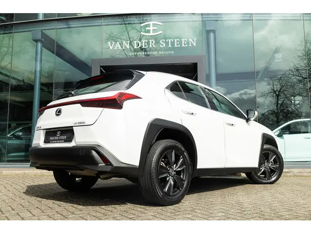 Lexus UX 2