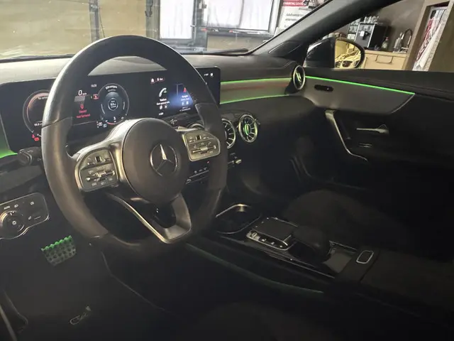 Mercedes-Benz CLA 220 Premium Plus 2019 Benzine 15