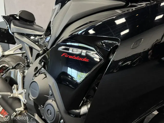 Honda CBR 1000 RR Fireblade eC-ABS 2016 Benzine 19