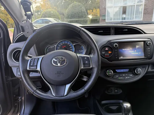 Toyota Yaris 1.5 Hybrid Aspiration 2015 Hybride Benzine 9