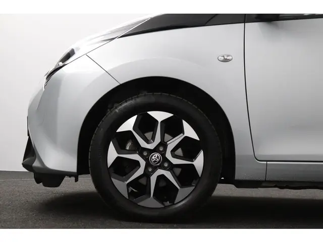 Toyota Aygo 1.0 VVT-i x-joy 2022 Benzine 35