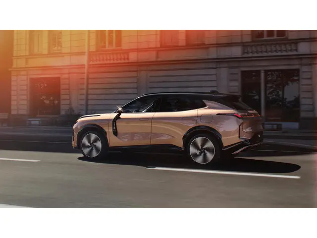 Lynk & Co 08 1.5 More 2025 Hybride Benzine 2