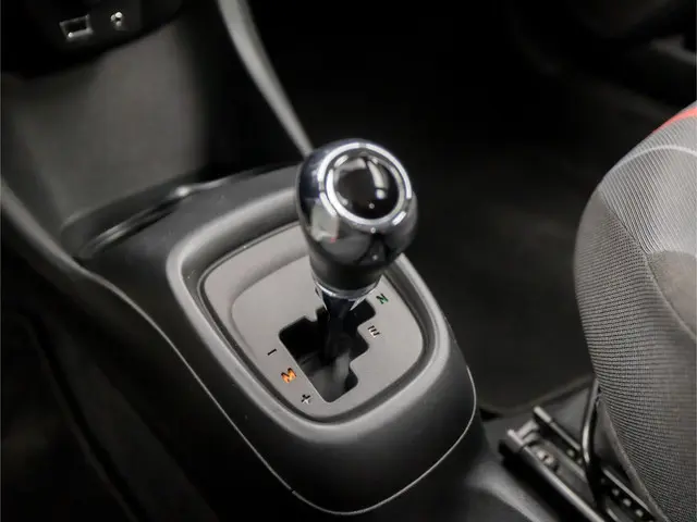 Peugeot 108 1.0 VTi Sport 2014 Benzine 10