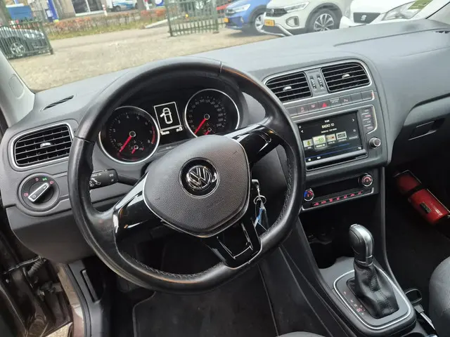 Volkswagen Polo 1.2 TSI Highline 2016 Benzine 19