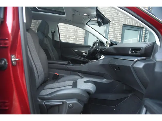 Peugeot 3008 1.6 PureTech Allure 2018 Benzine 24