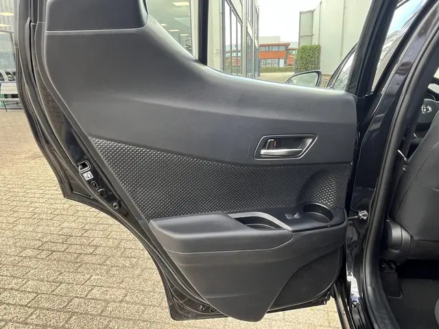 Toyota C-HR 1.8 Hybrid Dynamic 2020 Hybride Benzine 18