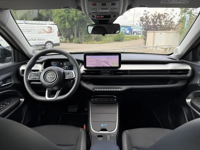 Jeep Avenger Altitude 54 kWh Aut. 2023 Elektrisch 18