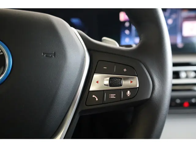 BMW 3 Serie Sedan 320e 2023 Hybride Benzine 23