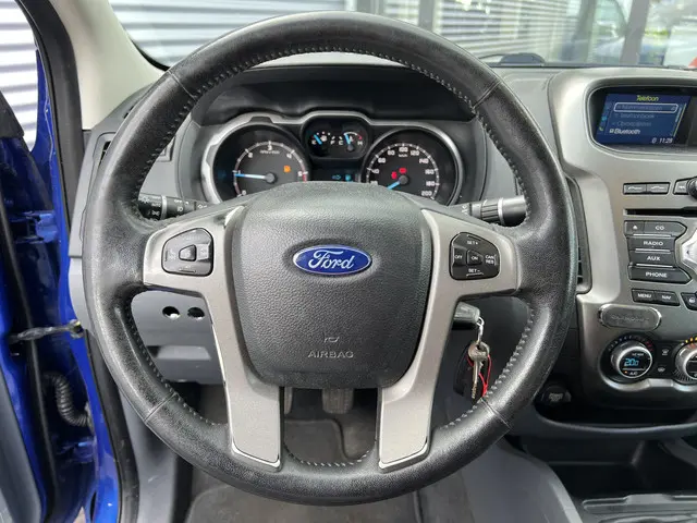 Ford Ranger 2.2 TDCi Limited Super Cab 2015 Diesel 25