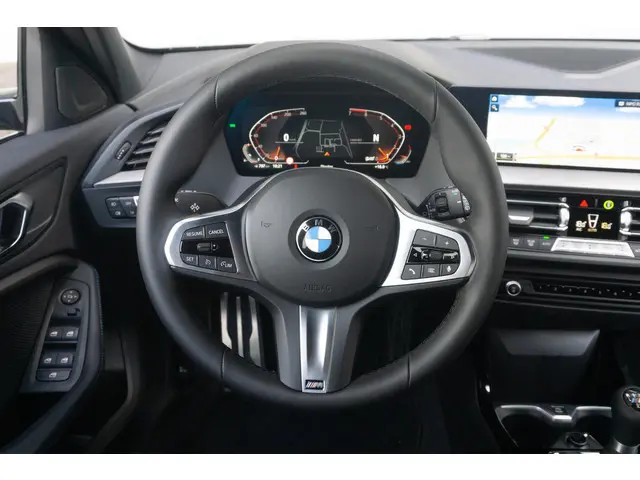 BMW 1 Serie 5-deurs 2023 Benzine 32