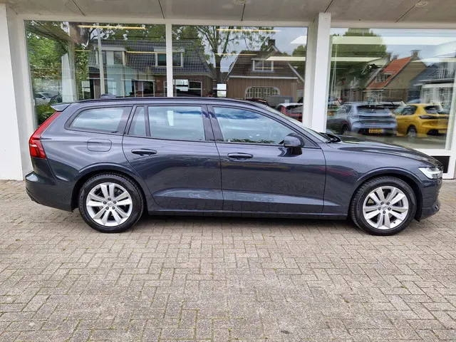 Volvo V60 2.0 T4 Momentum 2019 Benzine 2