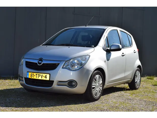Opel Agila 1.2 Edition 2012 Benzine 11