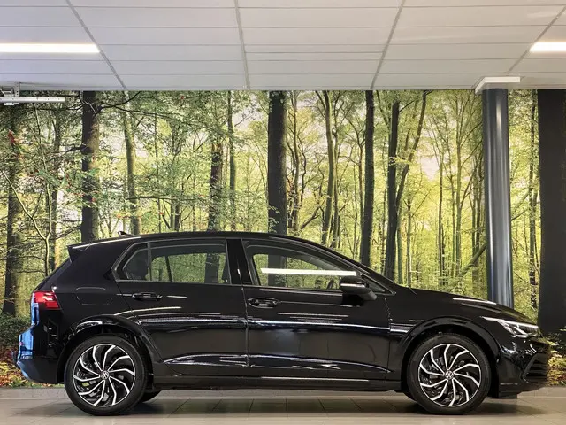 Volkswagen Golf 1.0 TSI Life 2022 Benzine 4