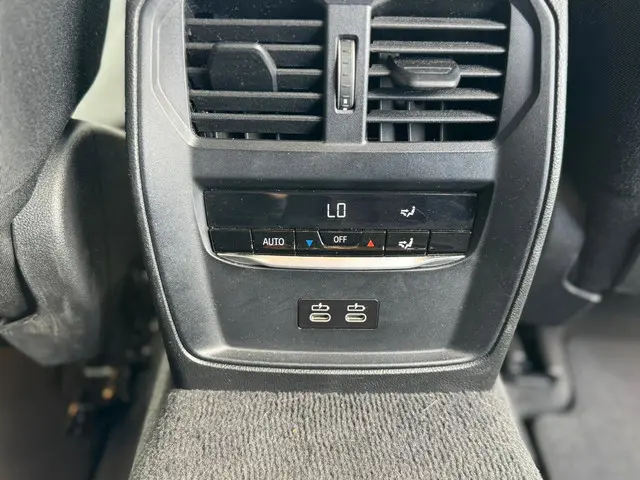 BMW 3 Serie Touring 318i 2023 Benzine 45