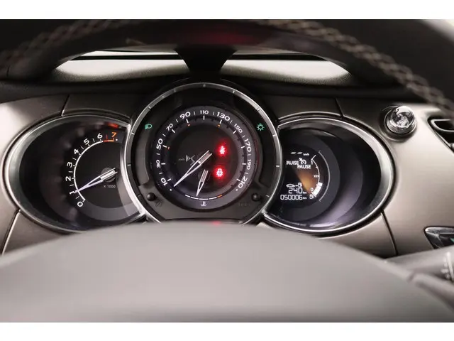 DS DS 3 1.2 PureTech Business 2018 Benzine 6