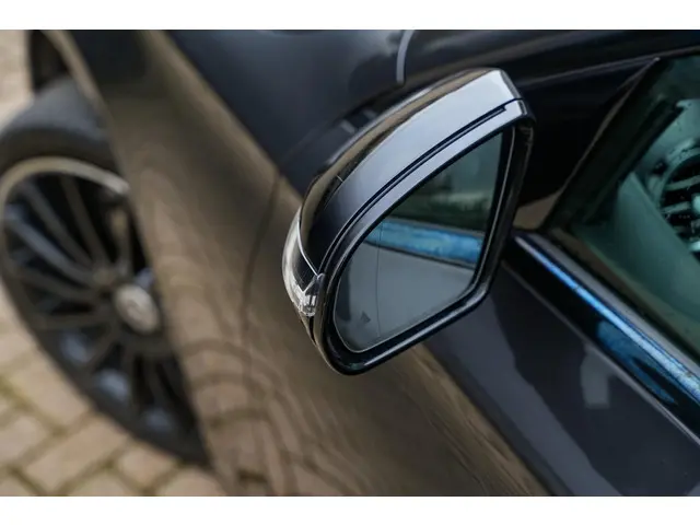 Mercedes-Benz E-Klasse E300 de 2022 Hybride Diesel 37