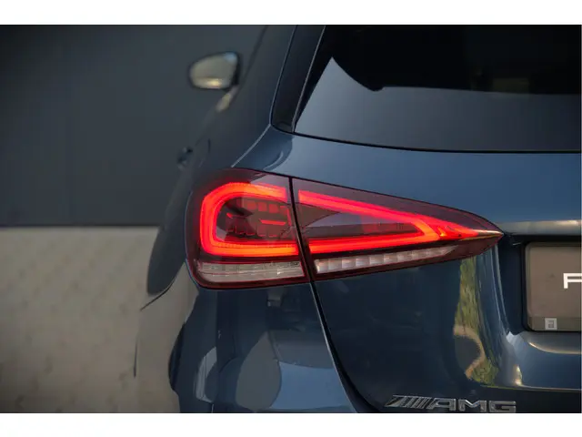 Mercedes-Benz A-Klasse AMG 35 4MATIC 2022 Benzine 24