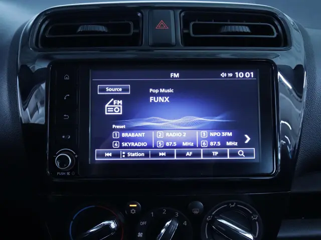 Mitsubishi Space Star 1.2 Connect+ 2024 Benzine 19