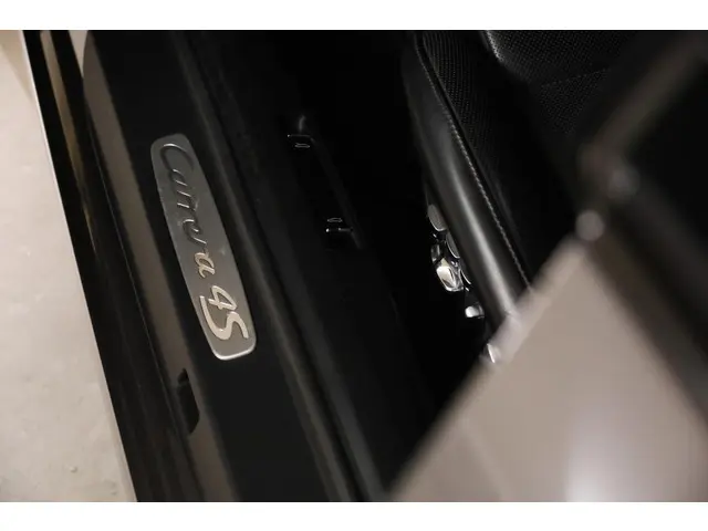 Porsche 911 3.8 Carrera 4S 2013 Benzine 33