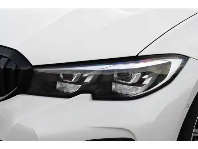 BMW 3 Serie Touring 330e M-Sport 2020 Hybride Benzine 53