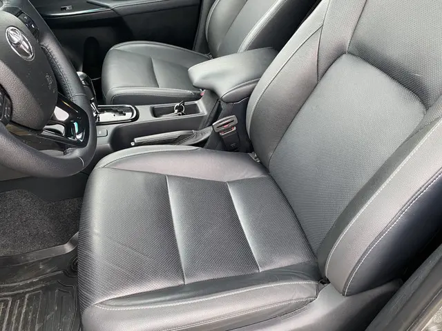 Toyota Hilux 2.8 D-4D Double Cab Invincible 2024 Diesel 20
