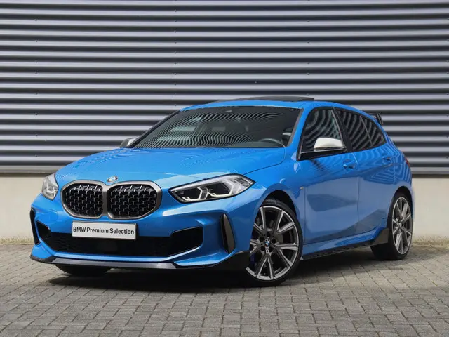 BMW 1 Serie 5-deurs M135i xDrive 2019 Benzine 42