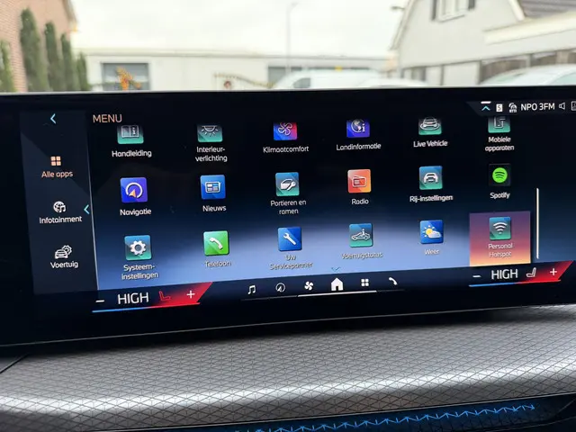 BMW 3 Serie Touring 330i xDrive M-Sport 2025 Benzine 24