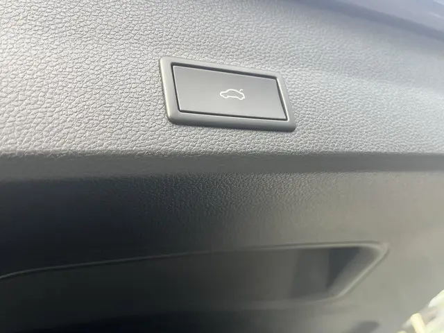 SEAT Ateca 1.5 TSi DSG FR Business Intense 2021 Benzine 22