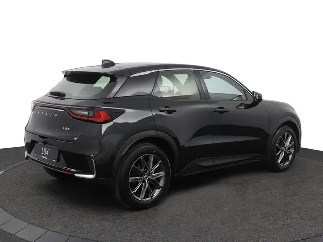 Lexus LBX 2