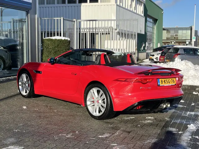 Jaguar F-Type 3.0 V6 S Convertible 2013 Benzine 33