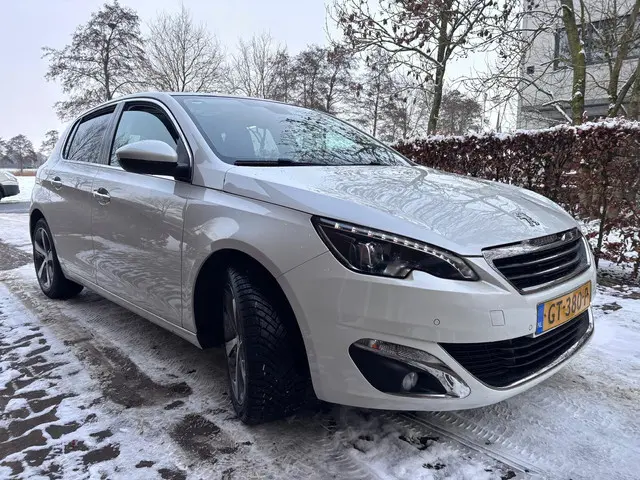 Peugeot 308 1.2 PureTech Allure Panoramdak! 2015 Benzine 4