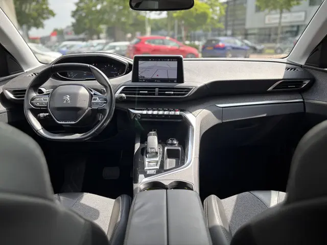 Peugeot 3008 1.2 PureTech Première 2017 Benzine 8