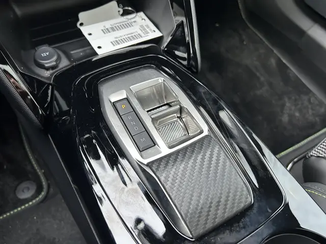 Peugeot 2008 1.2 Hybrid 145 GT 2025 Hybride Benzine 16