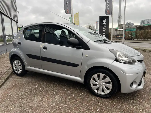 Toyota Aygo 1.0 VVT-i Now 2014 Benzine 12
